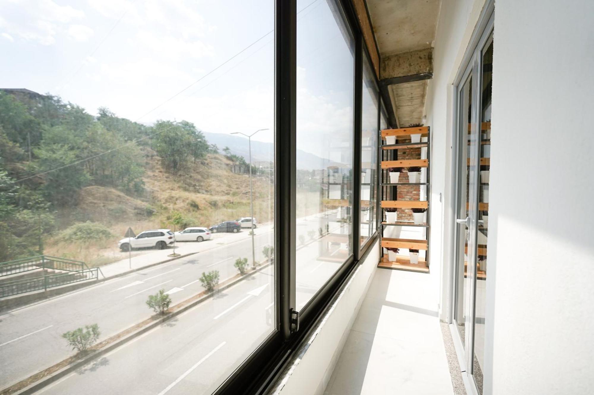 Ora Apartments Gjirokaster Bagian luar foto