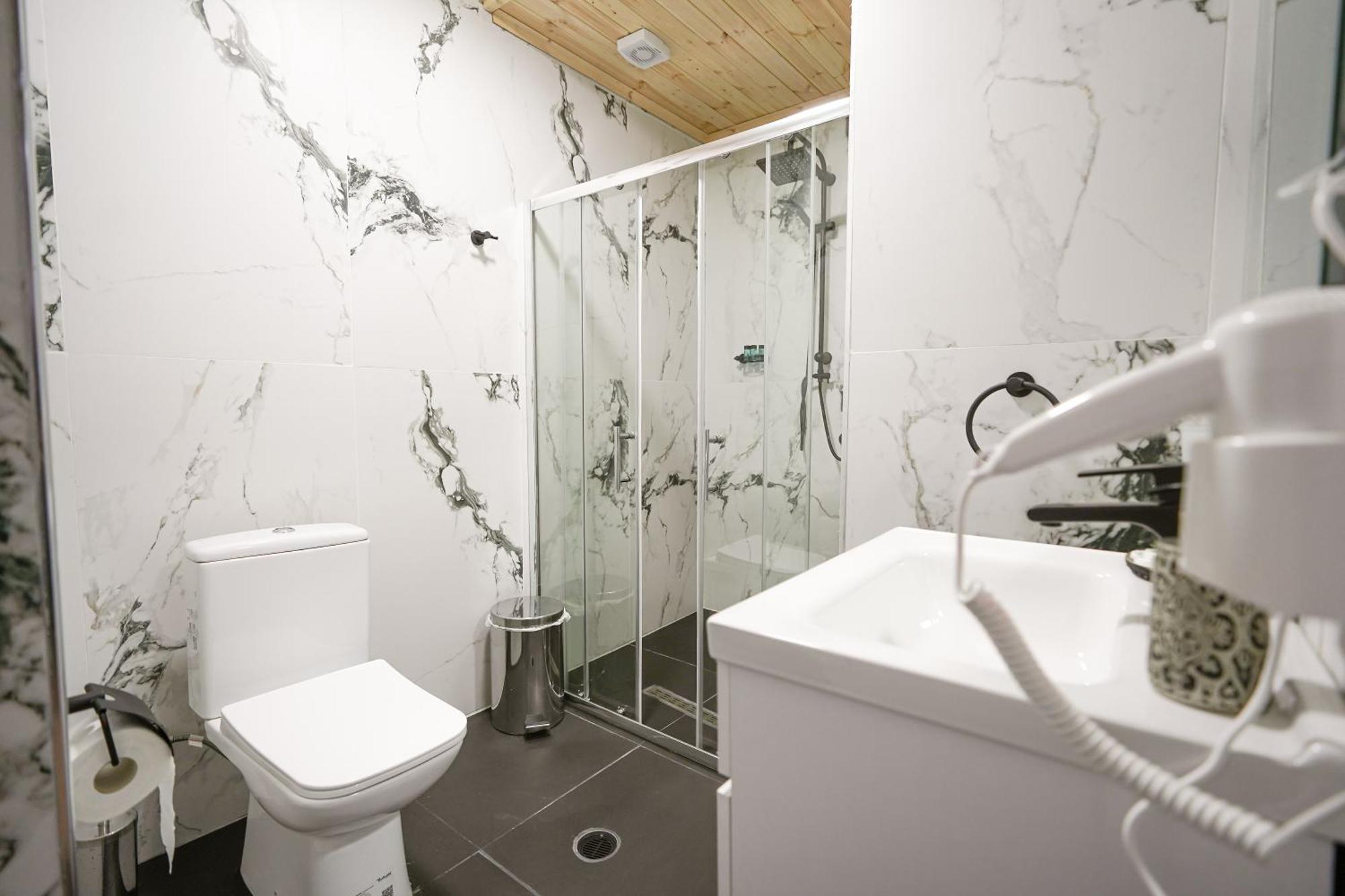 Ora Apartments Gjirokaster Bagian luar foto