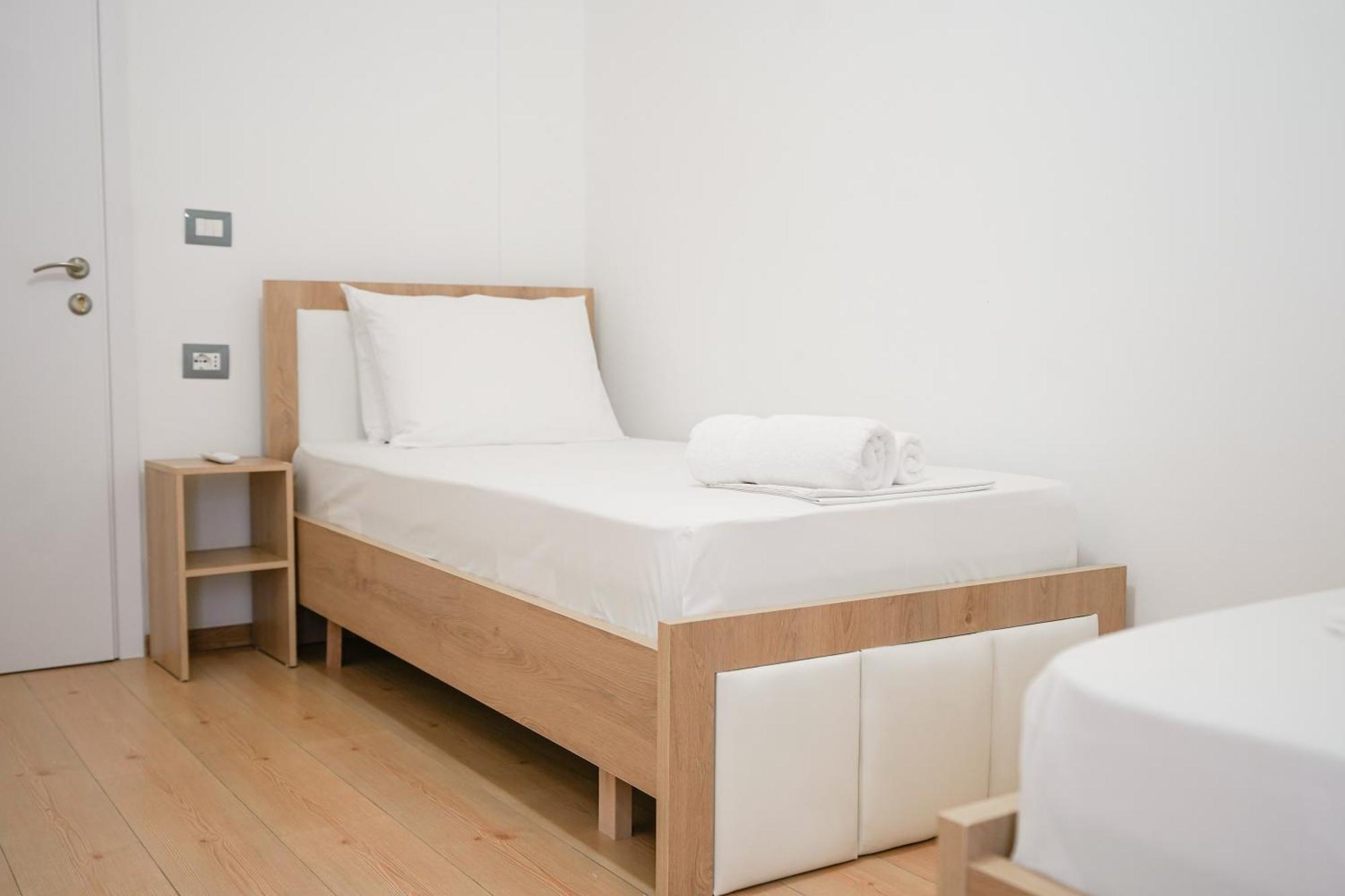 Ora Apartments Gjirokaster Bagian luar foto
