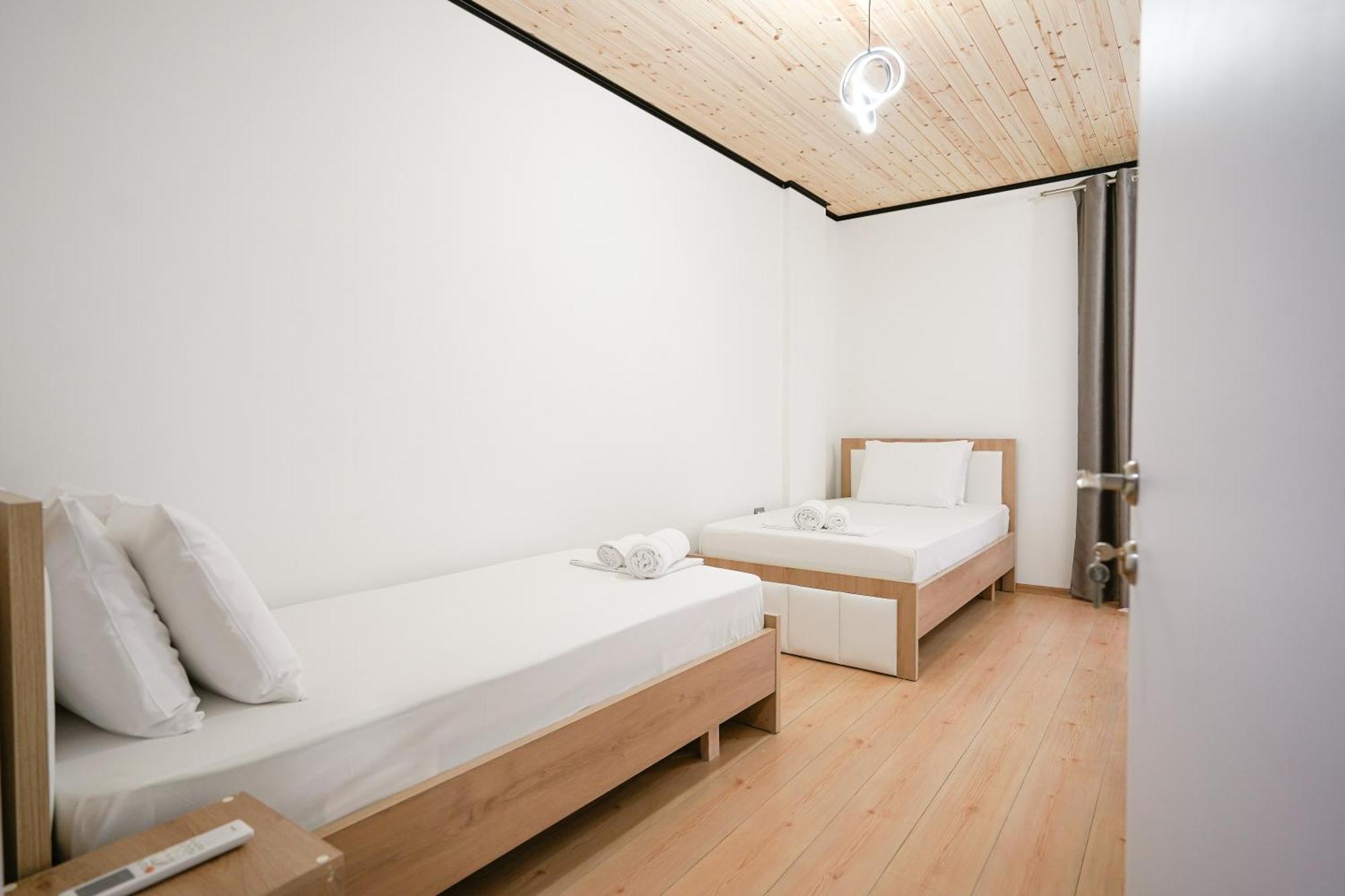 Ora Apartments Gjirokaster Bagian luar foto