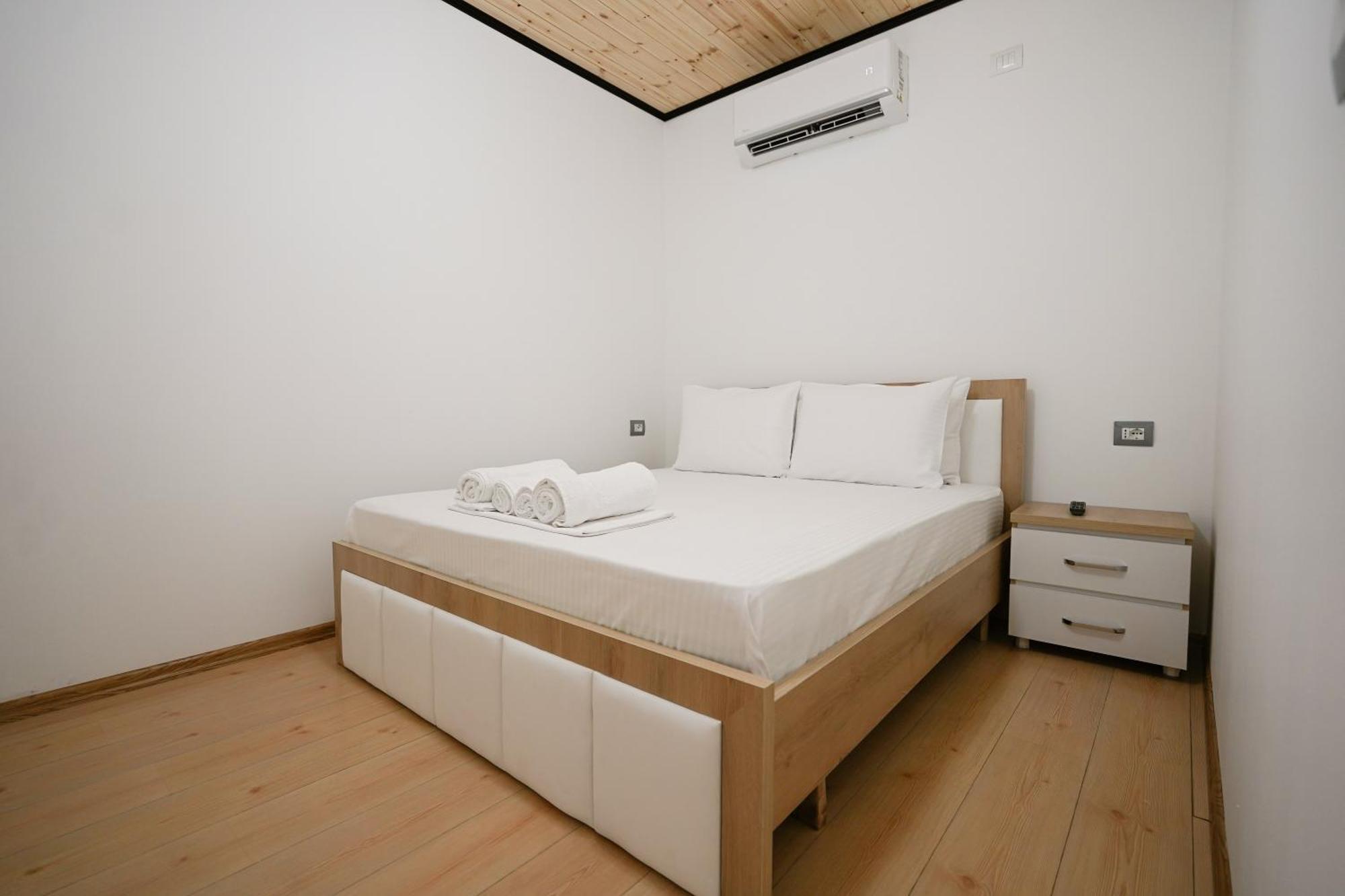 Ora Apartments Gjirokaster Bagian luar foto